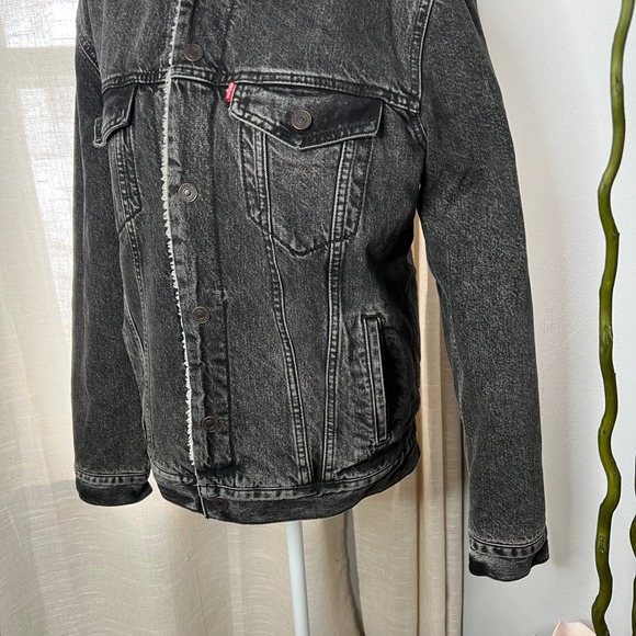 NWT Levi's Sherpa Trucker Jean Jacket Type 3 Black Denim Brusted Size Medium - Picture 3 of 13